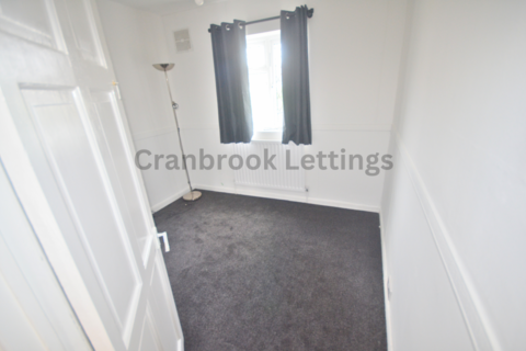 2 bedroom flat to rent, Ilford, IG5