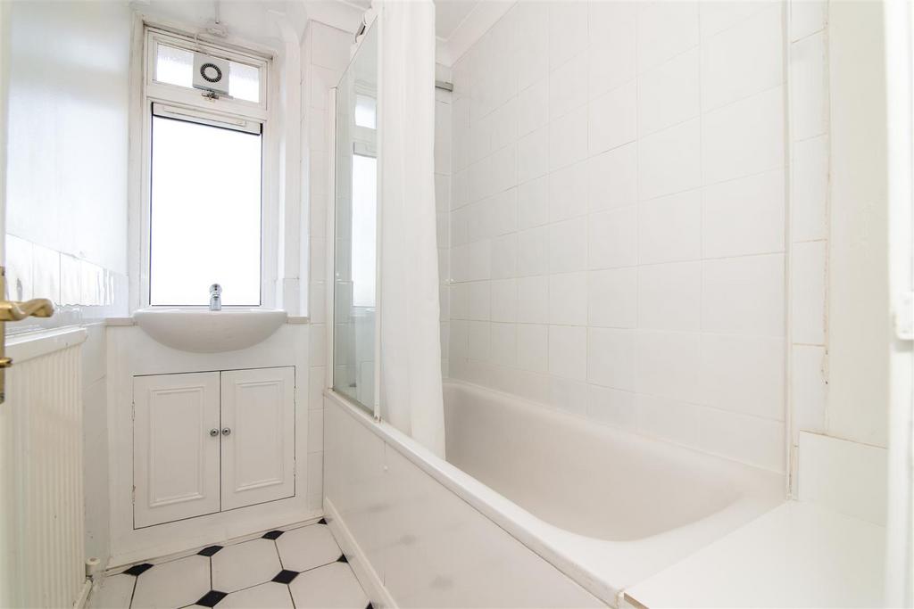 Bathroom 1.jpg