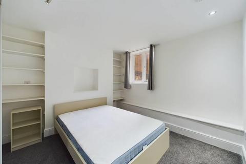 1 bedroom in a house share to rent, Wightman Road, Haringay, London, N4 1RL