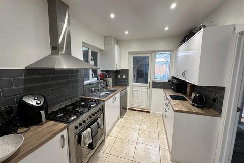 2 bedroom semi-detached house for sale, Sidmouth Avenue, Westcliff-On-Sea