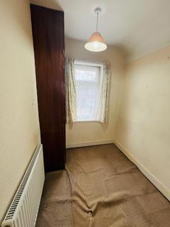 3 bedroom semi-detached house to rent, Calder Gardens, Edgware HA8