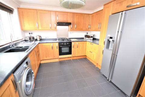 3 bedroom end of terrace house to rent, Sassoon Way, CM9