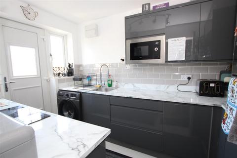17 Stonecroft, Bradford, BD2 2HW