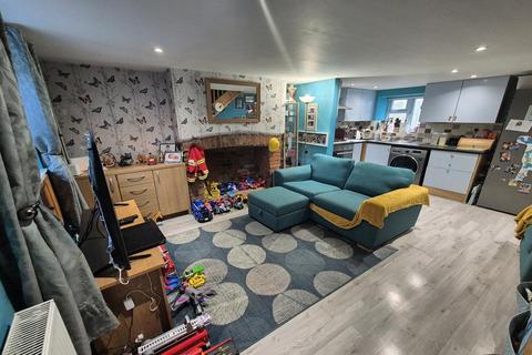 25 Oxen Road, Crewkerne, TA18 7HN