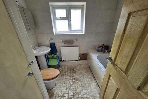 25 Oxen Road, Crewkerne, TA18 7HN
