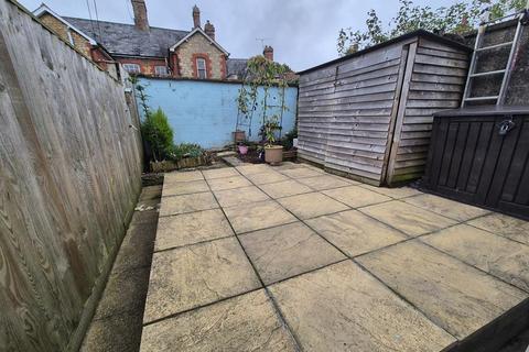 25 Oxen Road, Crewkerne, TA18 7HN