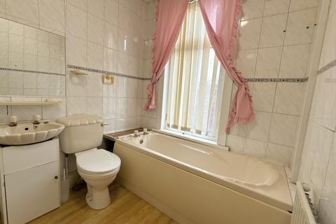 2 bedroom terraced house to rent, Darfield Place, Harehills, Leeds, LS8