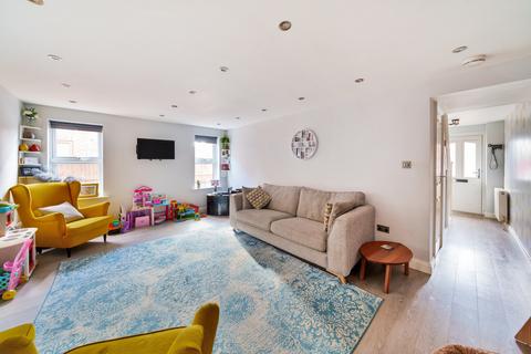 14 Common Lane, New Haw, Addlestone, KT15 3LH