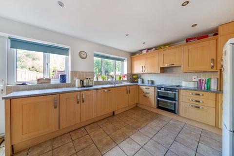 14 Common Lane, New Haw, Addlestone, KT15 3LH
