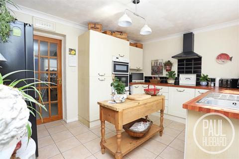41 Cranleigh Road, Lowestoft, NR33 7EX