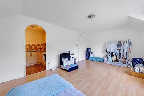 Studio for sale, Orchard Grove, Anerley, London