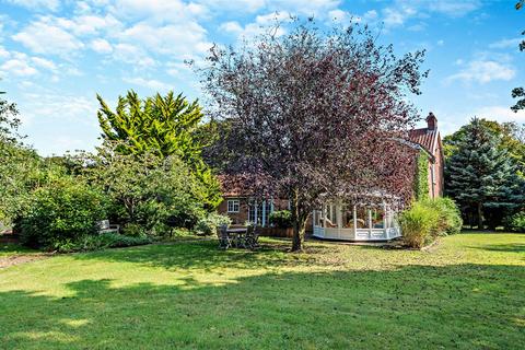 Norfolk House Back Road, Yelverton, Norwich, NR14 7GF