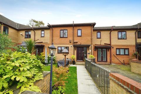 3 bedroom terraced house for sale, Riverside Court, Cliff Road, Hessle