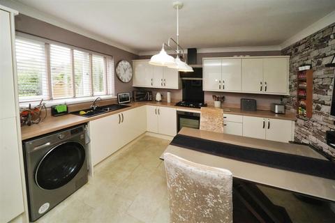 3 bedroom terraced house for sale, Riverside Court, Cliff Road, Hessle