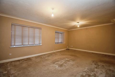 3 bedroom terraced house for sale, Riverside Court, Cliff Road, Hessle