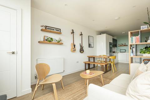 1 bedroom apartment for sale, Streatham Road, Mitcham CR4