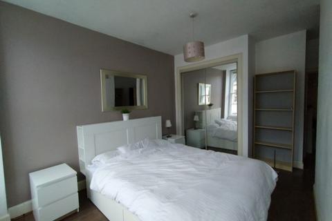 2 bedroom flat to rent, South Bridge, Edinburgh EH1