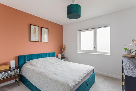 2 bedroom flat for sale, Springfield Drive, London, SW17