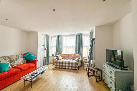 1 bedroom flat for sale, Warrior Gardens, St. Leonards-On-Sea