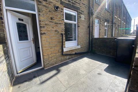 4 bedroom terraced house to rent, Chestnut Street, Halifax