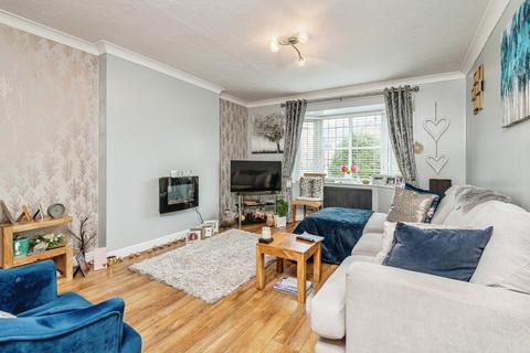 2 bedroom end of terrace house for sale, Reedsdale Avenue, Leeds LS27