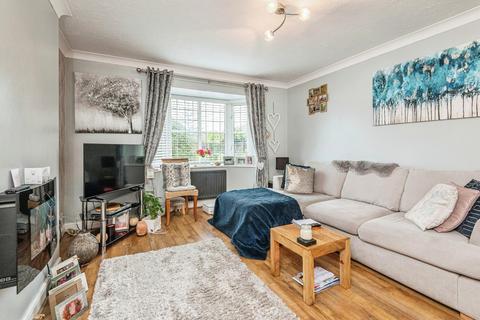 2 bedroom end of terrace house for sale, Reedsdale Avenue, Leeds LS27