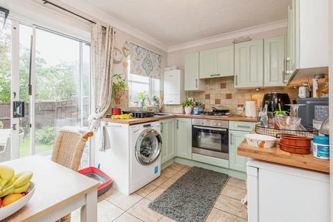 2 bedroom end of terrace house for sale, Reedsdale Avenue, Leeds LS27