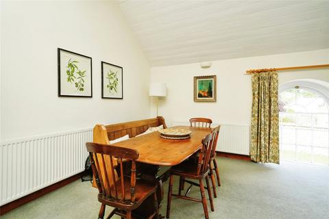 2 bedroom detached house to rent, Combe