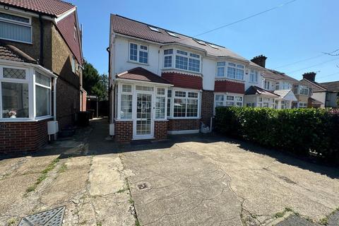 4 bedroom semi-detached house to rent, The Warren, Hounslow, TW5