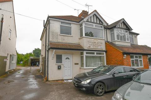 2 bedroom semi-detached house to rent, Station Road, St. Albans