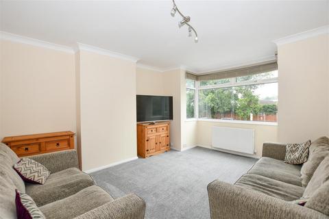 2 bedroom semi-detached house to rent, Station Road, St. Albans