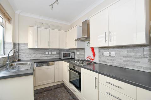 2 bedroom semi-detached house to rent, Station Road, St. Albans