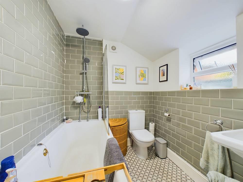 Bathroom 2.jpg
