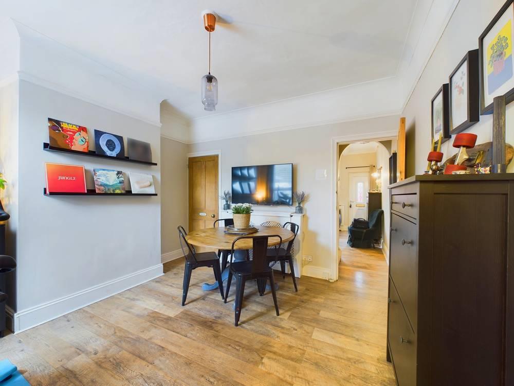 Dining room 2.jpg