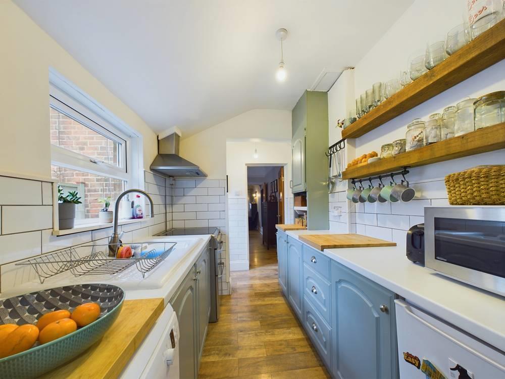 Kitchen 2.jpg