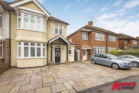 39 Dee Way, Romford, RM1 4XA