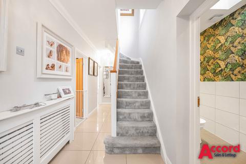 39 Dee Way, Romford, RM1 4XA