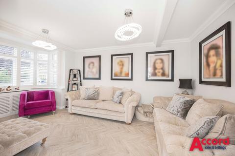 39 Dee Way, Romford, RM1 4XA