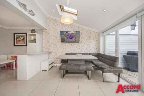 39 Dee Way, Romford, RM1 4XA