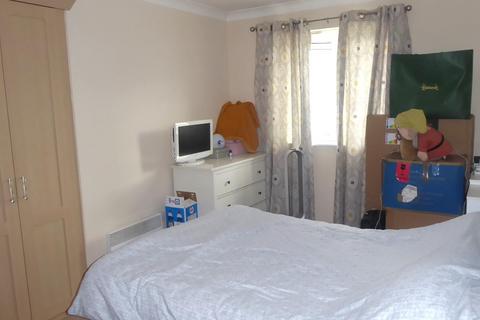 2 bedroom flat for sale, Wellsfield, Bushey WD23