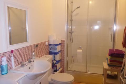 2 bedroom flat for sale, Wellsfield, Bushey WD23