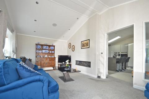 2 bedroom property for sale, Petty Char Court, Coneyhurst Road, Billingshurst, West Sussex, RH14