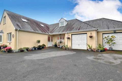 5 bedroom detached bungalow for sale, Johnston