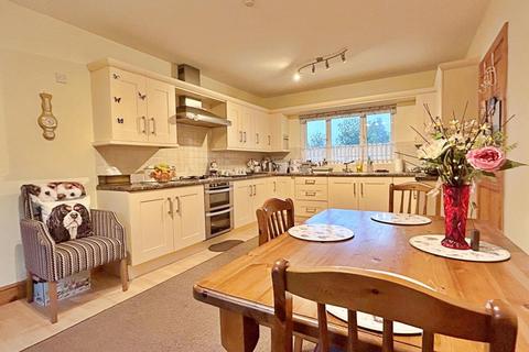 5 bedroom detached bungalow for sale, Johnston