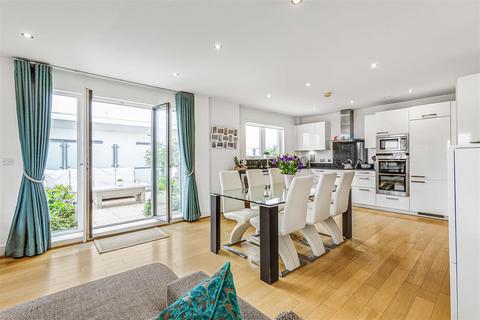 2 bedroom penthouse for sale, Queen Mary's House, Putney, SW15