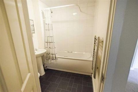 2 bedroom flat to rent, Whitecroft Meadow, Manchester M24