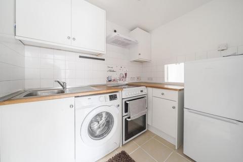 2 bedroom apartment to rent, Alexandra Avenue, Camberley GU15