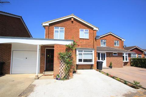 3 bedroom link detached house to rent, Martindale Road, Woking GU21