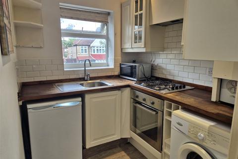 1 bedroom apartment to rent, Coniston Avenue, Perivale, UB6