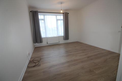 3 bedroom flat to rent, Hoe Lane, Enfield